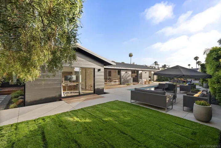 6510 Avenida Manana, La Jolla, California 92037