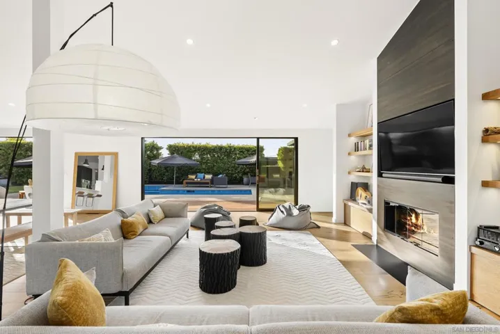 6510 Avenida Manana, La Jolla, California 92037