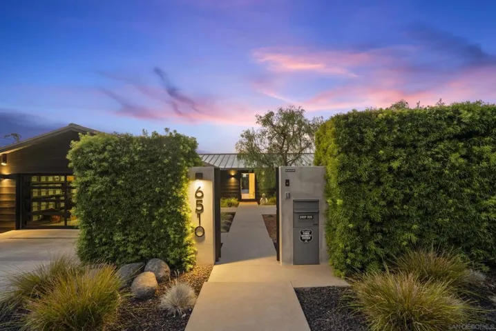 6510 Avenida Manana, La Jolla, California 92037