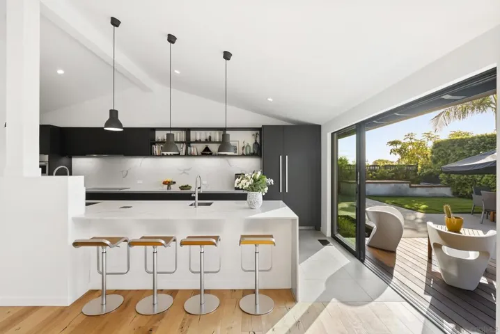 6510 Avenida Manana, La Jolla, California 92037