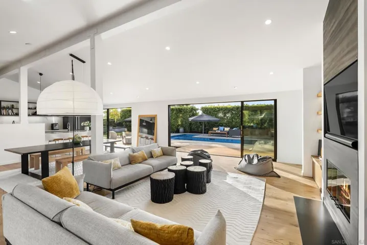 6510 Avenida Manana, La Jolla, California 92037