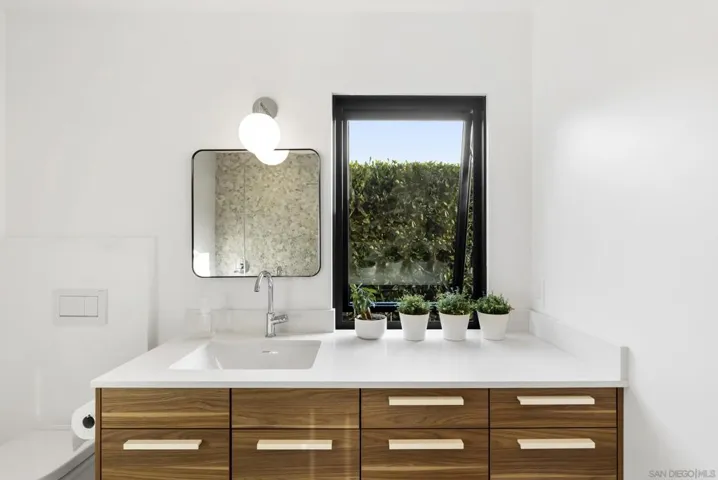 6510 Avenida Manana, La Jolla, California 92037