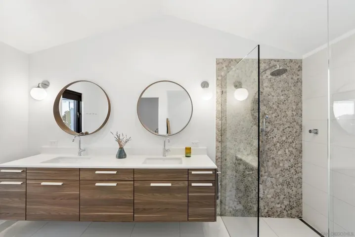 6510 Avenida Manana, La Jolla, California 92037