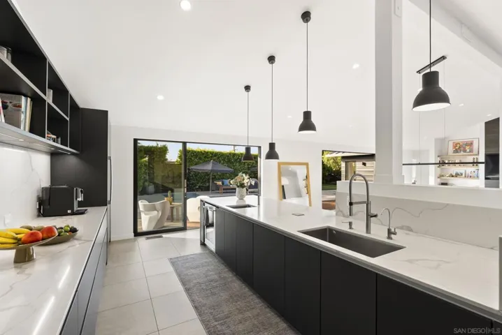 6510 Avenida Manana, La Jolla, California 92037