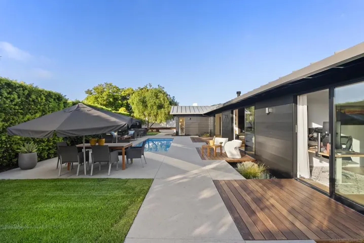 6510 Avenida Manana, La Jolla, California 92037