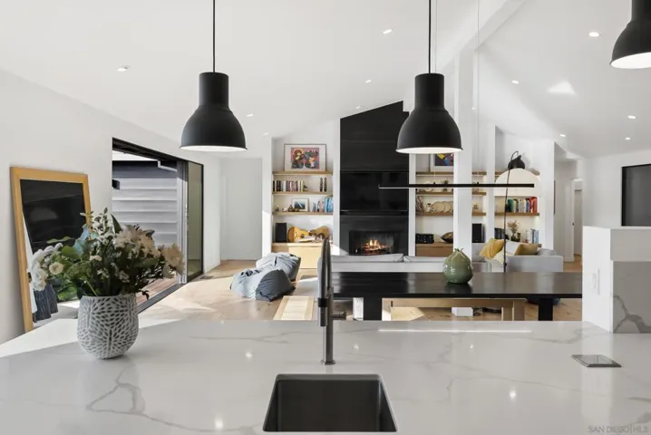 6510 Avenida Manana, La Jolla, California 92037