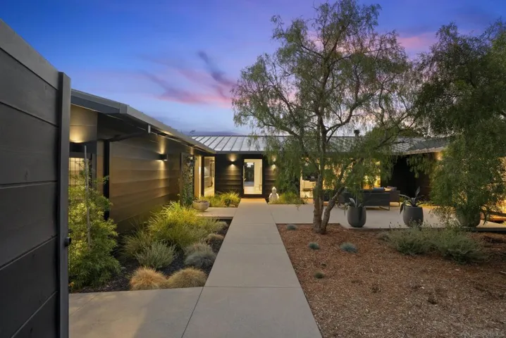 6510 Avenida Manana, La Jolla, California 92037