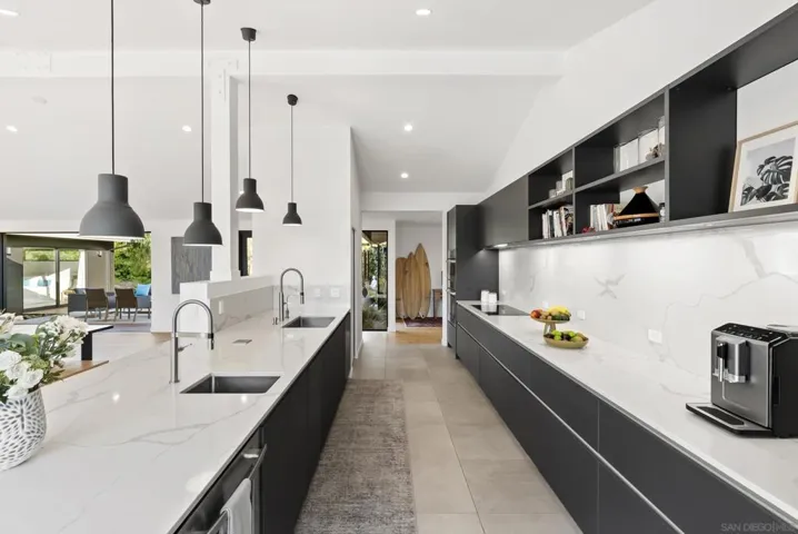 6510 Avenida Manana, La Jolla, California 92037
