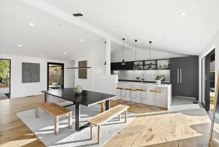 6510 Avenida Manana, La Jolla, California 92037