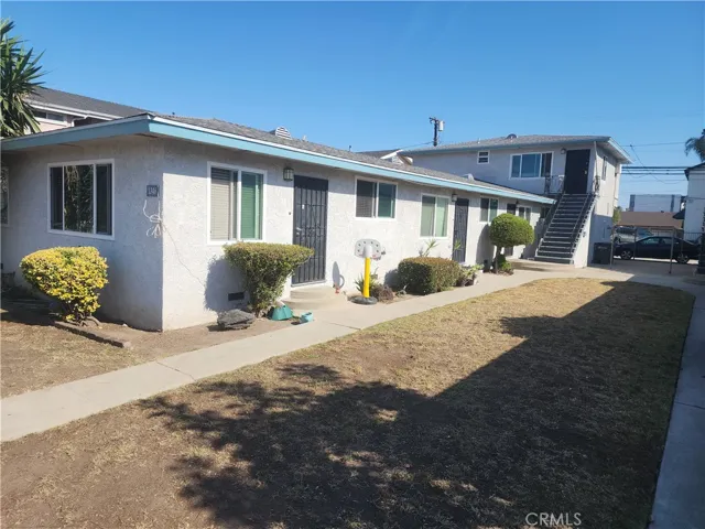 The 3 One Bedroom apartments are on the lower level.