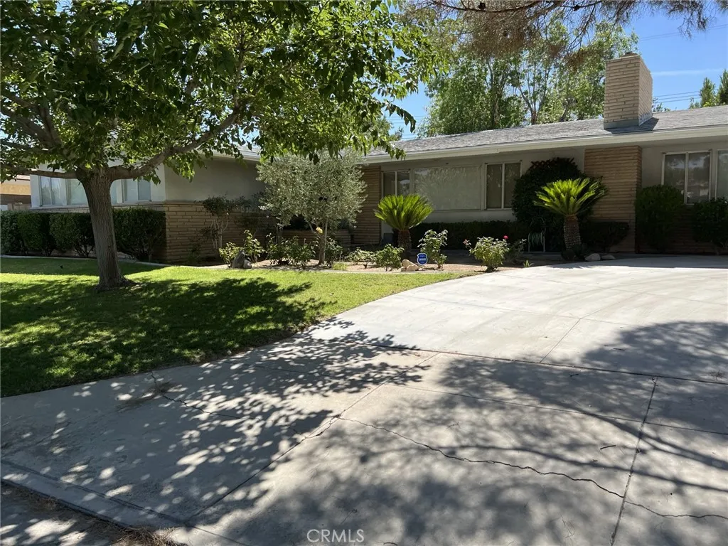 44705 Lowtree Avenue, Lancaster, California 93534 home-pic-1