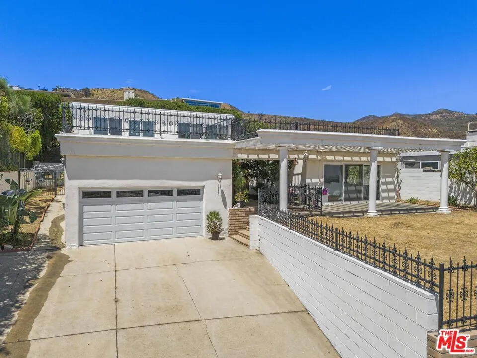16647 Charmel Ln
