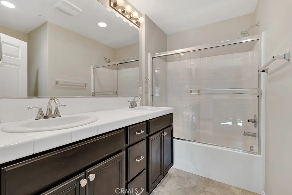 14665 Sherman Way, Van Nuys, California 91405 home-pic-33