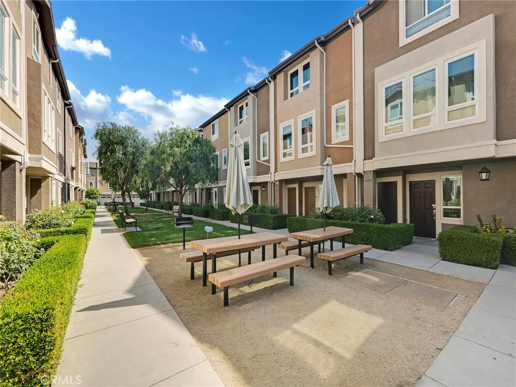 14665 Sherman Way, Van Nuys, California 91405 home-pic-8