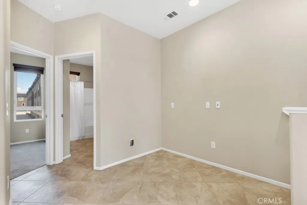 14665 Sherman Way, Van Nuys, California 91405 home-pic-26