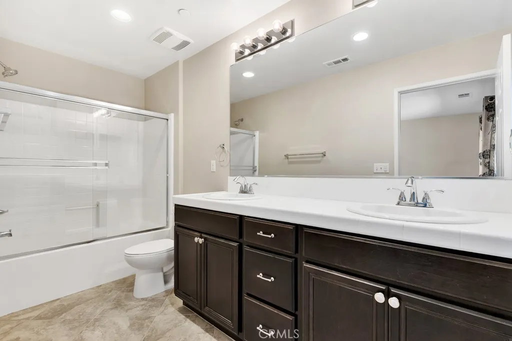 14665 Sherman Way, Van Nuys, California 91405 home-pic-27