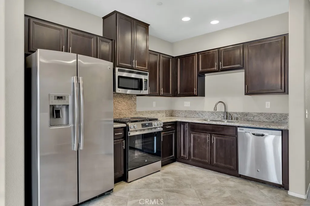 14665 Sherman Way, Van Nuys, California 91405 home-pic-11