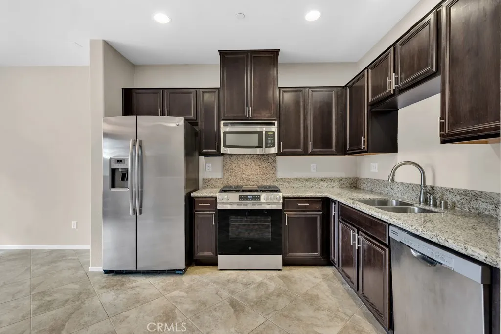 14665 Sherman Way, Van Nuys, California 91405 home-pic-12