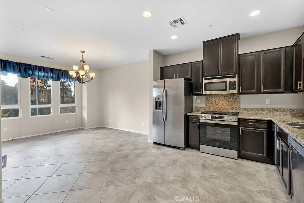 14665 Sherman Way, Van Nuys, California 91405 home-pic-10