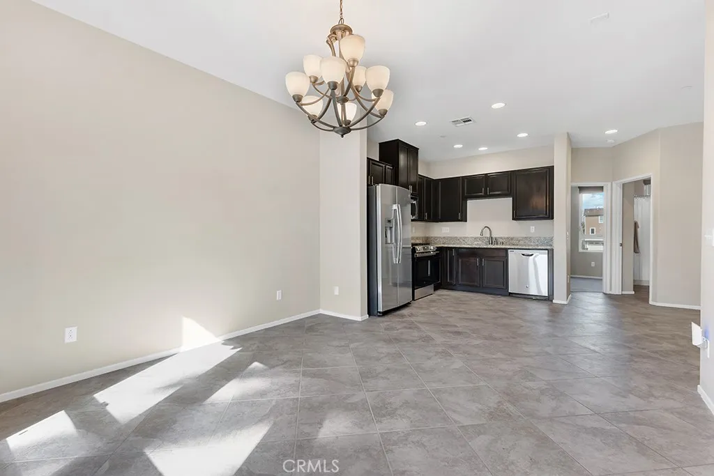 14665 Sherman Way, Van Nuys, California 91405 home-pic-4