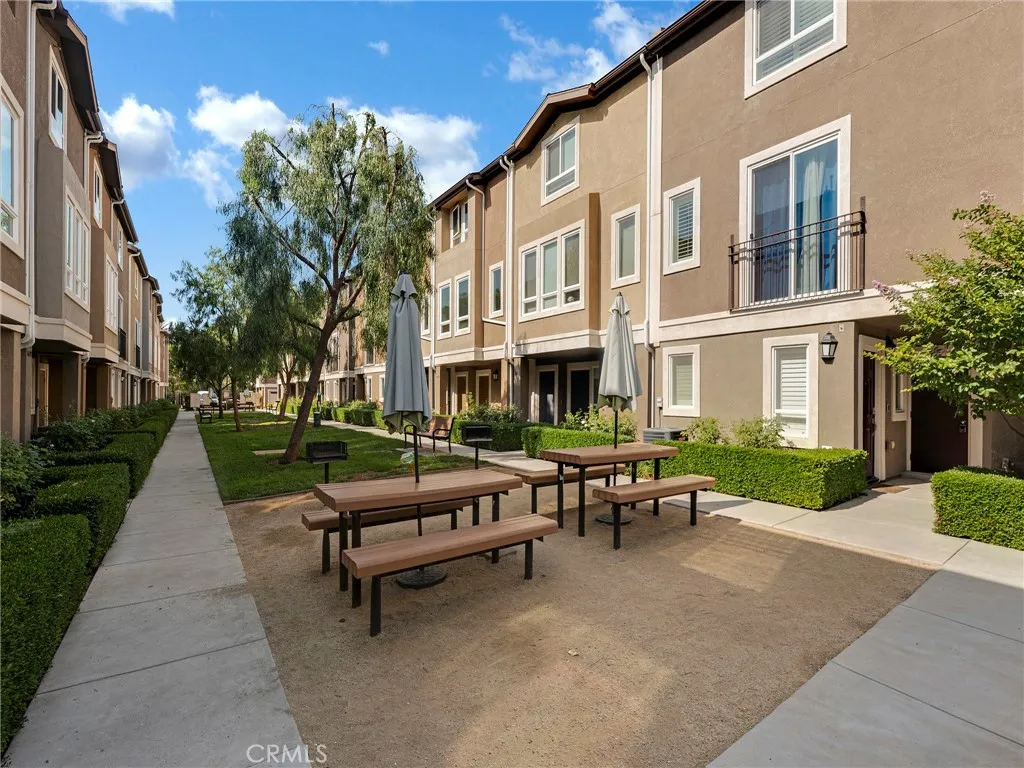 14665 Sherman Way, Van Nuys, California 91405 home-pic-7