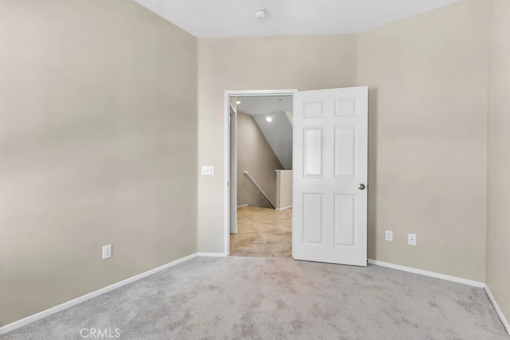 14665 Sherman Way, Van Nuys, California 91405 home-pic-24