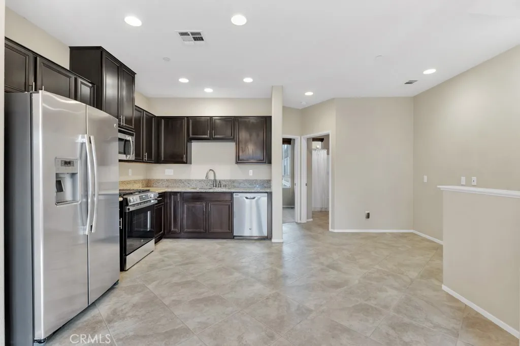 14665 Sherman Way, Van Nuys, California 91405 home-pic-16