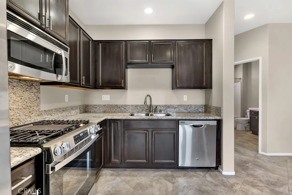 14665 Sherman Way, Van Nuys, California 91405 home-pic-13