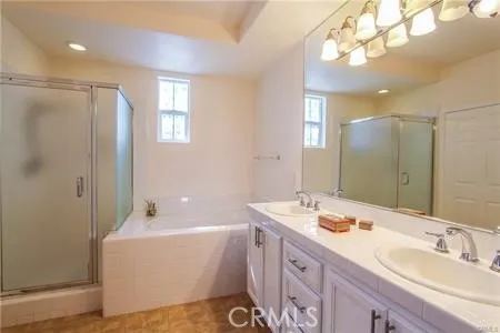 225 Lonetree, Irvine, California 92603