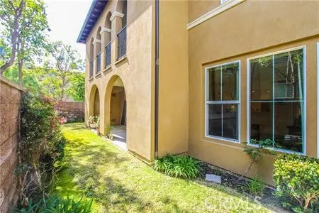 225 Lonetree, Irvine, California 92603