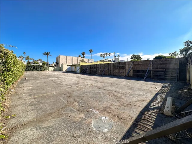 124 N Catalina Avenue, Redondo Beach, California 90277