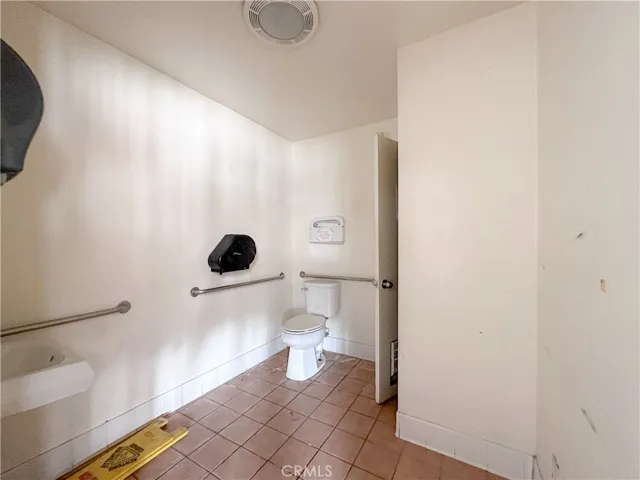 124 N Catalina Avenue, Redondo Beach, California 90277