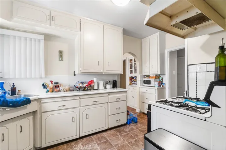 8020 Mckinley Avenue, South Gate, California 90280