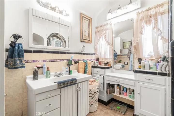 8020 Mckinley Avenue, South Gate, California 90280