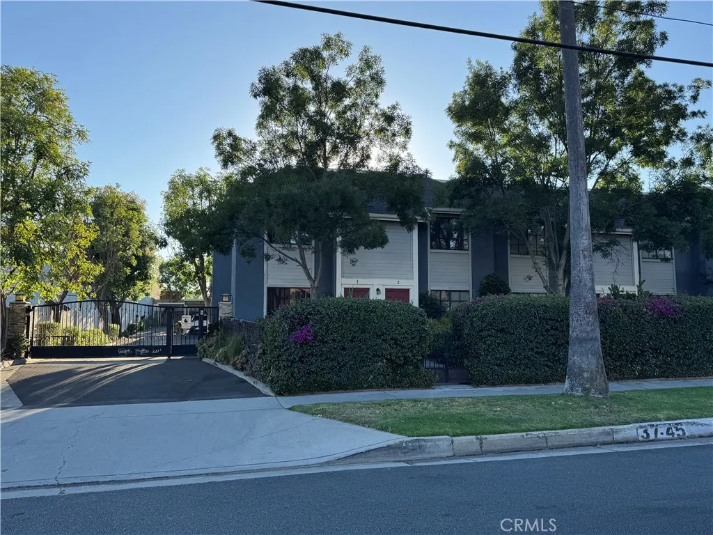 45 Harkness Avenue 2, Pasadena, California 91106, 2 Bedrooms Bedrooms, ,2 BathroomsBathrooms,Residential Lease,For Rent,Harkness,IG25179574