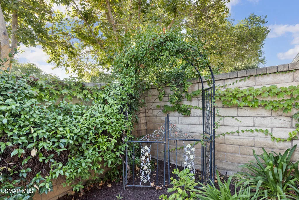 2059 Tulip Avenue, Simi Valley, California 93063 home-pic-25