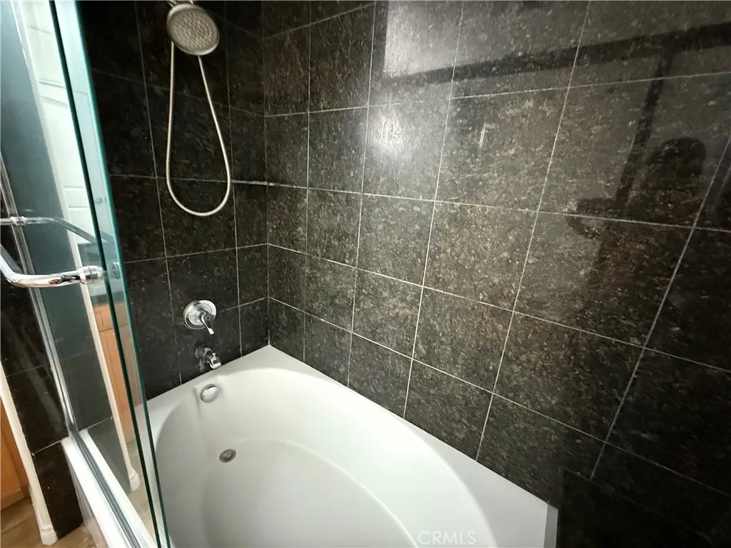 3750 Santa Rosalia Drive 413, Los Angeles, California 90008 home-pic-23