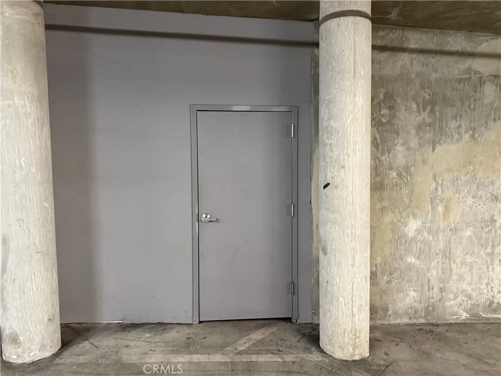 3750 Santa Rosalia Drive 413, Los Angeles, California 90008 home-pic-46