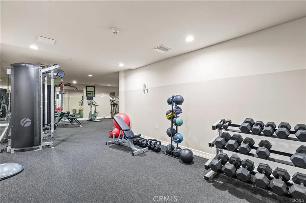 3750 Santa Rosalia Drive 413, Los Angeles, California 90008 home-pic-41