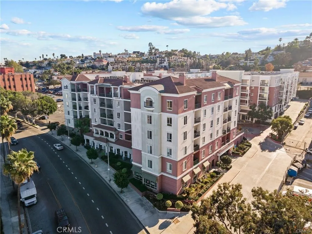 3750 Santa Rosalia Drive 413, Los Angeles, California 90008 home-pic-0