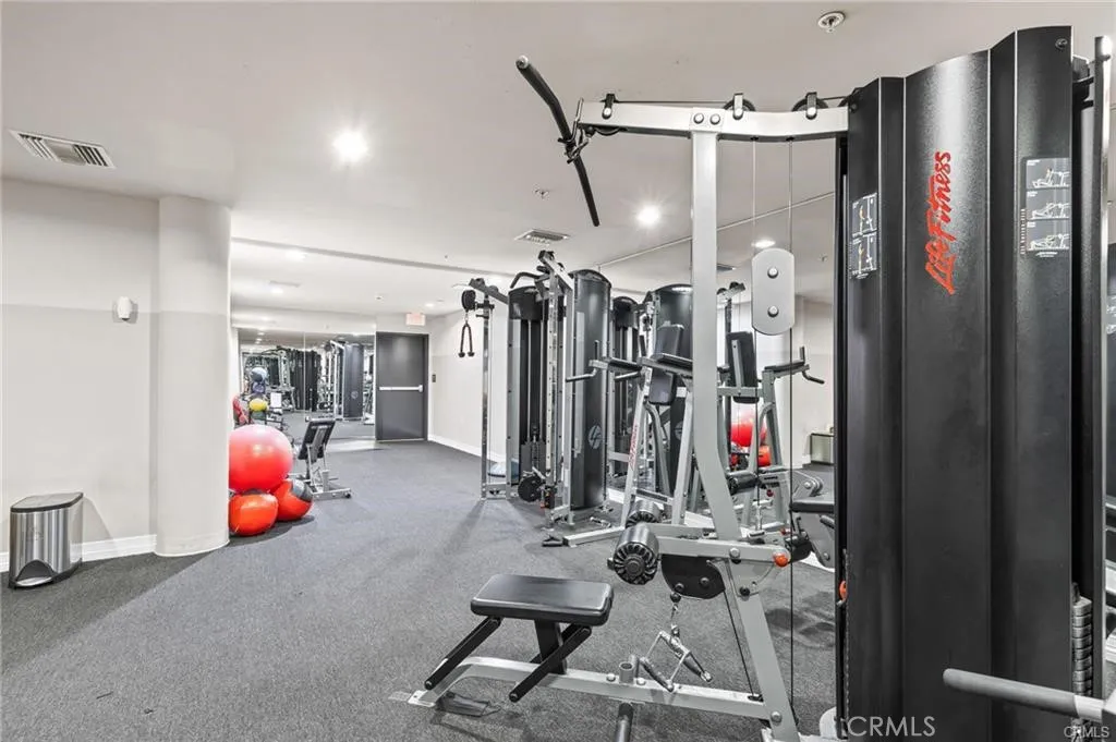 3750 Santa Rosalia Drive 413, Los Angeles, California 90008 home-pic-43