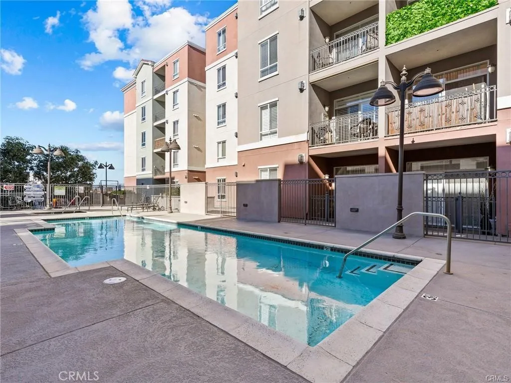 3750 Santa Rosalia Drive 413, Los Angeles, California 90008 home-pic-1