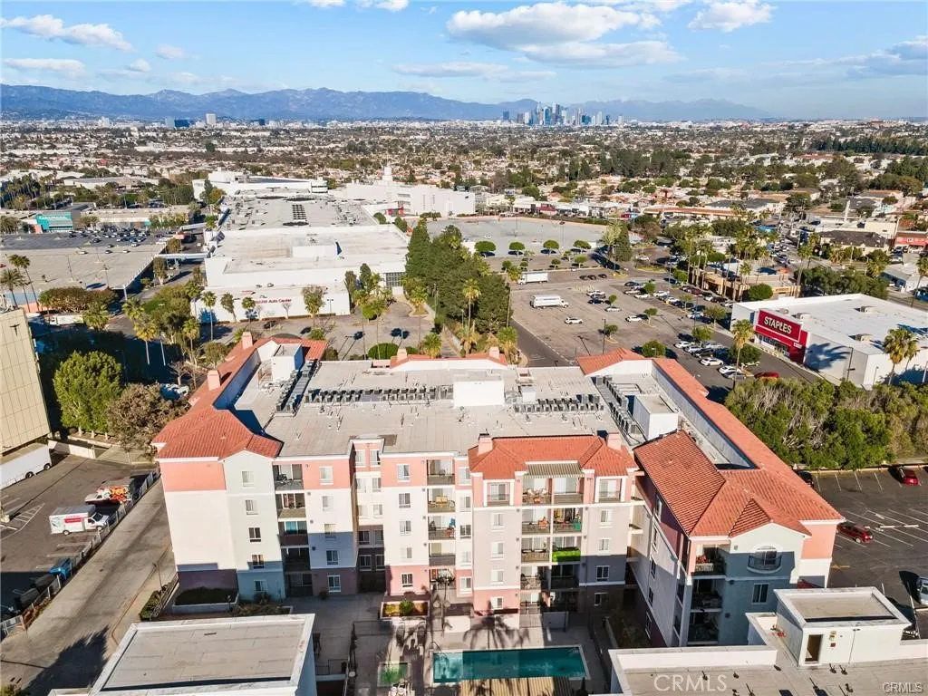 3750 Santa Rosalia Drive 413, Los Angeles, California 90008 home-pic-50