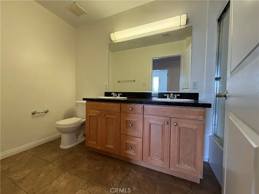 3750 Santa Rosalia Drive 413, Los Angeles, California 90008 home-pic-33