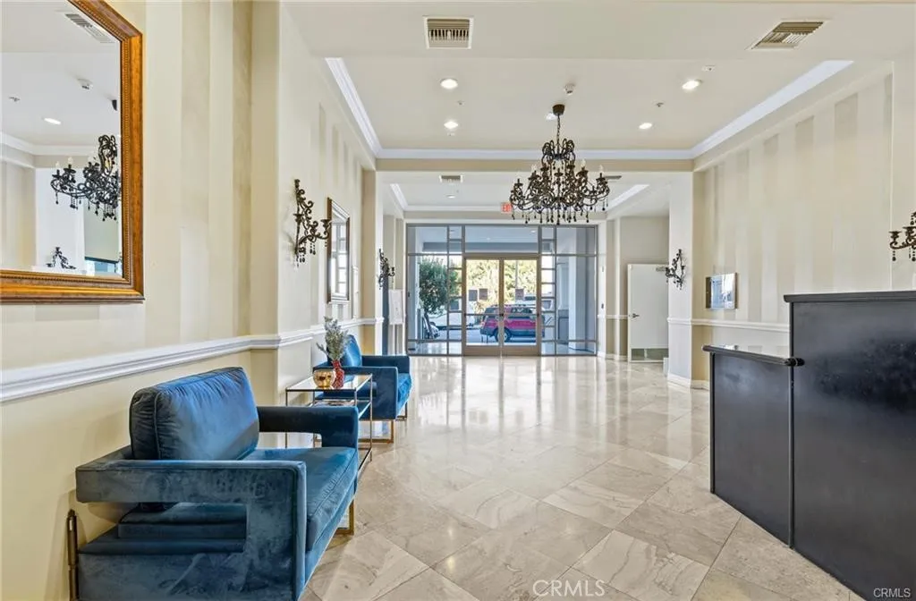 3750 Santa Rosalia Drive 413, Los Angeles, California 90008 home-pic-5