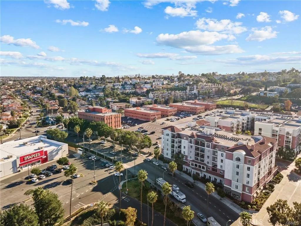 3750 Santa Rosalia Drive 413, Los Angeles, California 90008 home-pic-49
