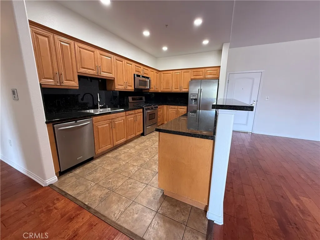 3750 Santa Rosalia Drive 413, Los Angeles, California 90008 home-pic-12