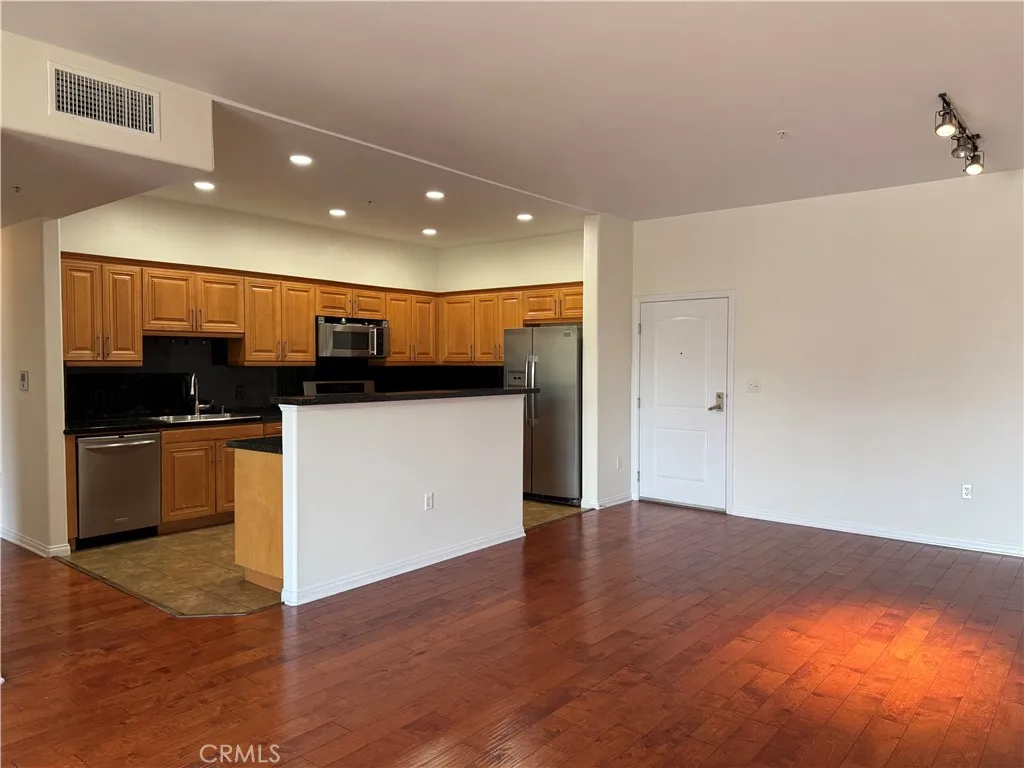 3750 Santa Rosalia Drive 413, Los Angeles, California 90008 home-pic-14