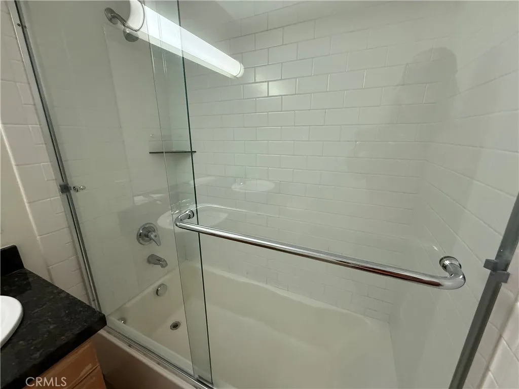 3750 Santa Rosalia Drive 413, Los Angeles, California 90008 home-pic-34