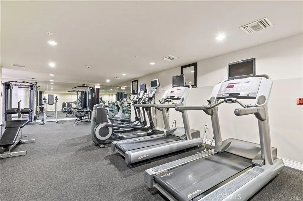 3750 Santa Rosalia Drive 413, Los Angeles, California 90008 home-pic-42